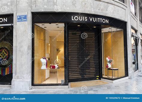 louis vuitton stores spain.